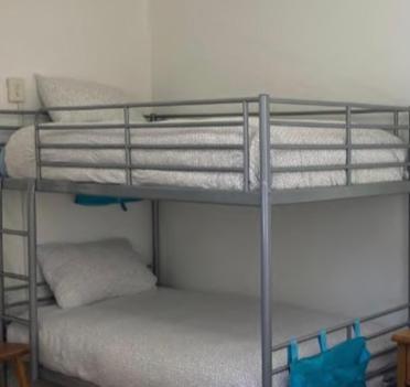 Airport Bunk House Free - WiFi - Parking - Coffee- Long Term Welcome in Fort Lauderdale, USA