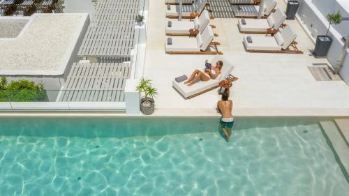 Parian Lithos Residence