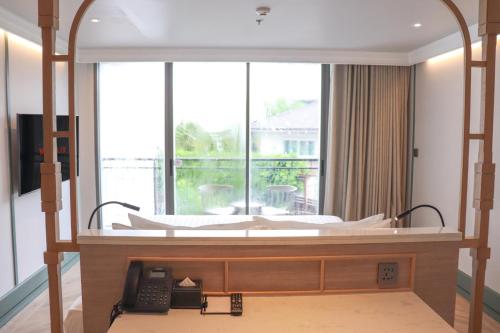 room detail thumbnail 2