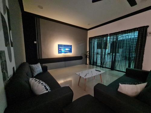 บ้านเดี่ยว 4 ห้องนอน 3 ห้องน้ำส่วนตัว ขนาด 213 ตร.ม. – ซิมปัง (Air-home M1 Simpang, 4BR, 10pax, Netflix) near ป้อมงะห์อิบราฮิม