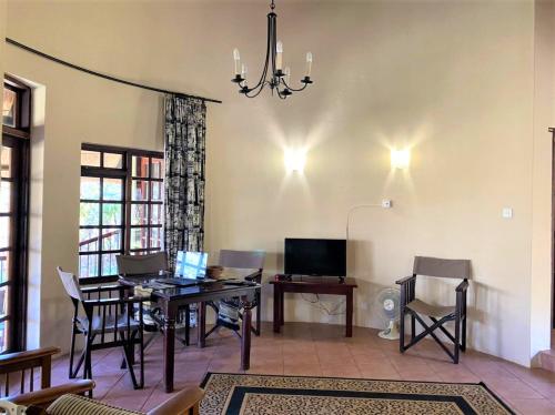 บริการและสิ่งอำนวยความสะดวก, Double Lodge in Natural African Bush - 2111 in บูลาวาโย