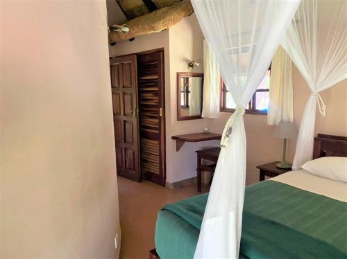บริการและสิ่งอำนวยความสะดวก, Double Lodge in Natural African Bush - 2111 in บูลาวาโย