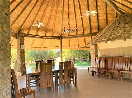 บริการและสิ่งอำนวยความสะดวก, Double Lodge in Natural African Bush - 2111 in บูลาวาโย