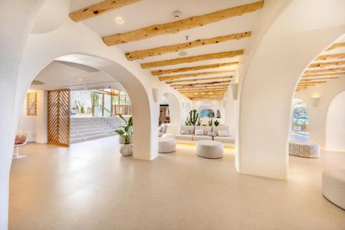 大堂, El Somni Ibiza Dream Hotel by Grupotel in 聖胡安包蒂斯塔
