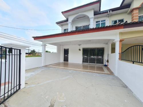 Air-home M1 Simpang near Aulong Econsave, 4BR, 10pax, Netflix