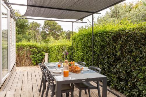 Le Mimosa, mobil-home climatisé au cœur du vignoble et à quelques mètres de la mer - Location saisonnière - Hyères