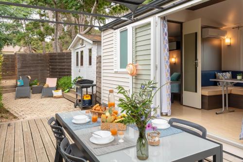 Le Mimosa, mobil-home climatisé au cœur du vignoble et à quelques mètres de la mer - 숙소 외관