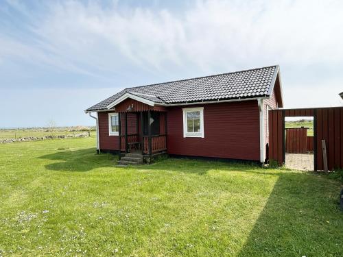 . Red cozy cottage with sea view