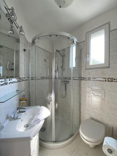 Romantic holiday home with a fantastic view of Lake Maggiore and the pool in Locarno