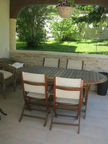 Балкон, Grand appartement dans villa avec parking quartier residentiel in Joigny