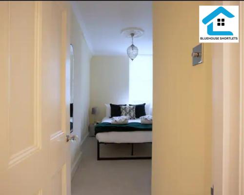 Three Bedroom Apartment At Bluehouse Short Lets Brighton With Garden Family Leisure