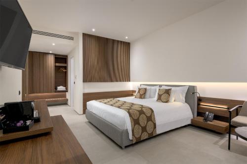 The Ixian Grand & All Suites - Adults Only Hotel – Ixia, AZ