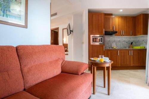 CT 240 - Beachfront Apartment -Don Juan Manilva