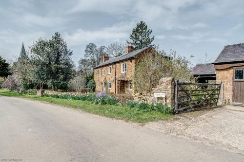 Buitenkant, Church End Cottage in Salford