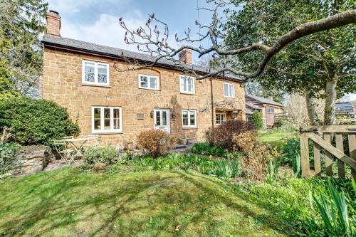 Buitenkant, Church End Cottage in Salford