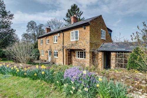 Buitenkant, Church End Cottage in Salford
