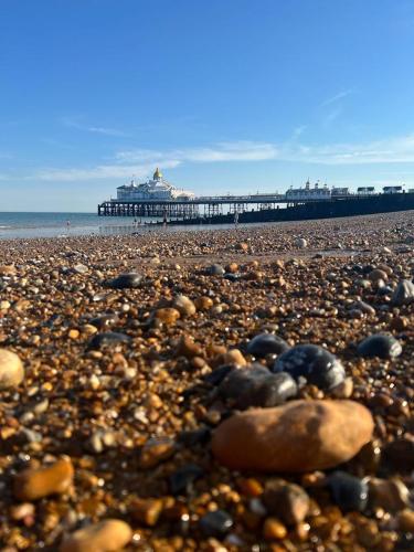 Eastbourne Riviera Hotel - image 9