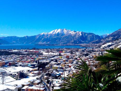 Romantic holiday home with a fantastic view of Lake Maggiore and the pool in Locarno