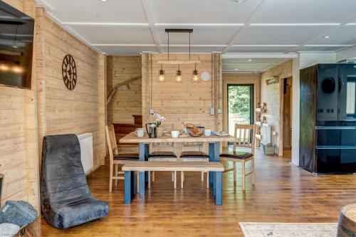 Exterior view, Buttercup Lodge in Crowmarsh Gifford