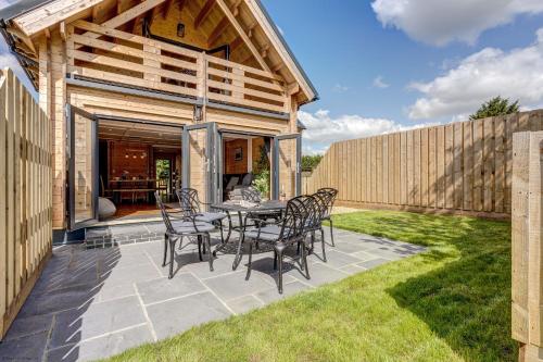 Exterior view, Buttercup Lodge in Crowmarsh Gifford