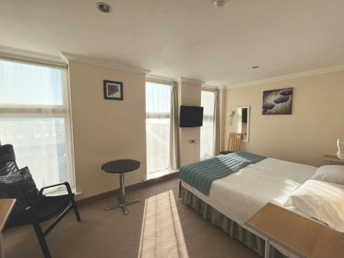 Double or Twin Room with Sea View