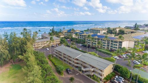 2Br Kauai Kailani Condo, Pool, walk to Ocean & Shops, AC KK117 in Kapaa