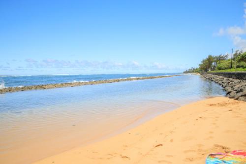 2Br Kauai Kailani Condo, Pool, walk to Ocean & Shops, AC KK117