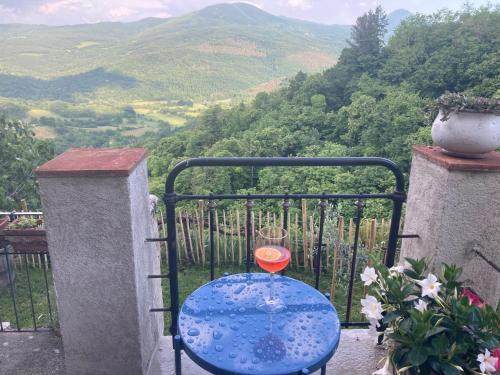 Erkély/terasz, Casa di pietra in Castelnuovo di Val di Cecina