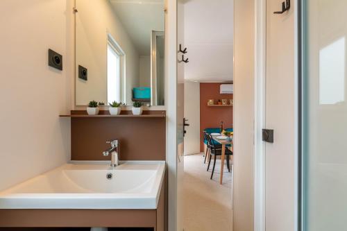 Le Palmier, mobil-home sans vis-à-vis idéalement situé entre mer et vignes - 화장실