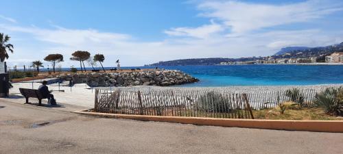 Beach, 3 pieces traversant mer montagne, 60 M2, calme in Gorbio