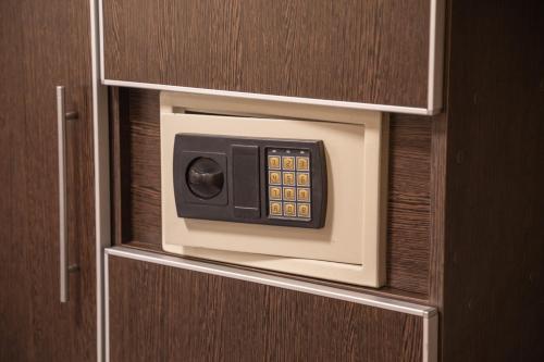 One-Bedroom Apartment image 3