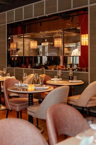 DO & CO Hotel München - image 7