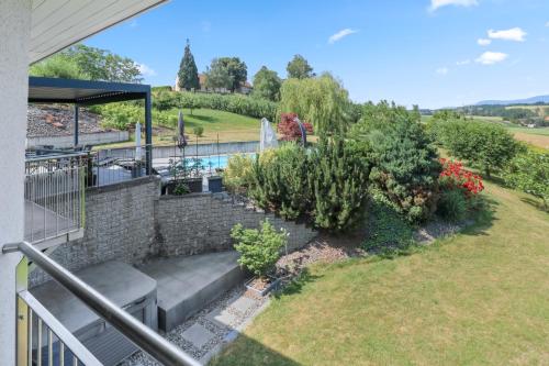 Magnifique villa avec piscine et vue sur le lac