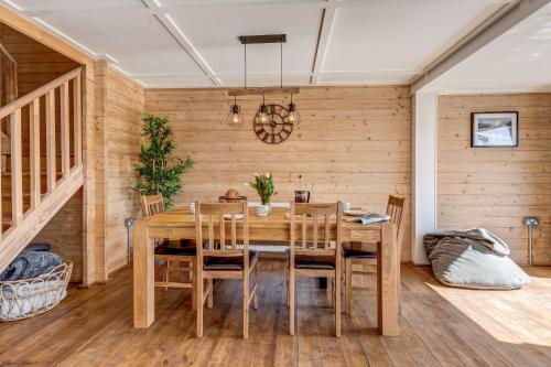 Exterior view, Bluebell Lodge in Crowmarsh Gifford