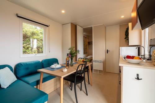 Le Cycas, mobil-home neuf avec sa vue dégagée sur les vignes et la mer - 주방