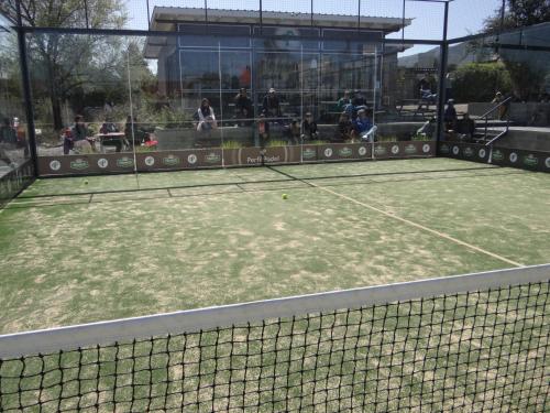 . El Algarrobo Escondido Canchas de Pádel y Bosque Serrano