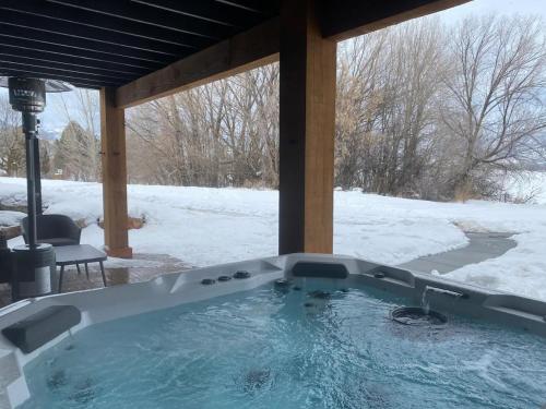 Pezsgőfürdő, Luxury Ski Home 5 min from SnowBasin, 50' from Pineview Lake in Huntsville (UT)