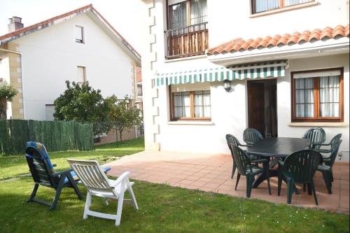 Chalet en urbanización con piscina