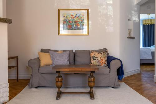 Trerummare med havsutsikt i Visby innerstad