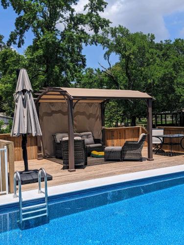 Cozy Barn with Pool Access & Near Lake Conroe in Montgomery, USA