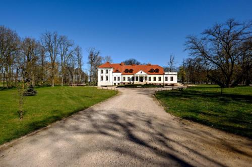 Dwór Stary Chotów - image 7