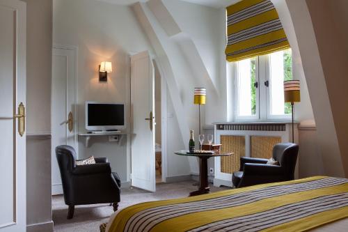 room detail thumbnail 1