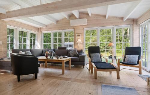  3 Bedroom Lovely Home In Hadsund in Hadsund