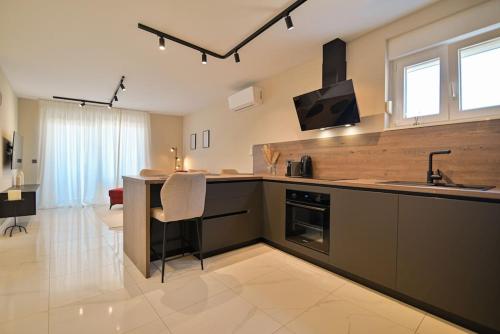 Noir Design Apartment - Trogir