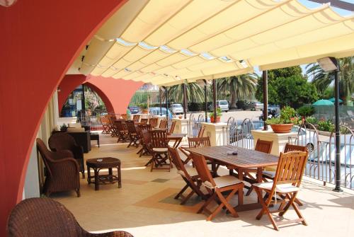 Pub/Ruang Rehat, Hotel Relax in Syracuse