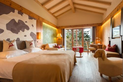1 king bed, 1 sofa bed