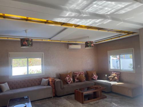 VILLA PISCINE BORD DE MER in 사이디아