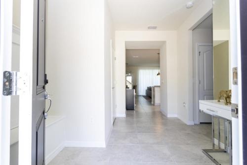 Modern TownHome 5 Beds 3 Kings Room Private Pool in Davenport, USA