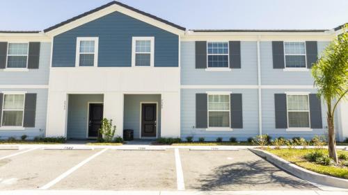 Modern TownHome 5 Beds 3 Kings Room Private Pool in Davenport, USA