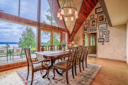 Enchanting Bavarian Cabin Retreat Pet-Friendly - Poulsbo